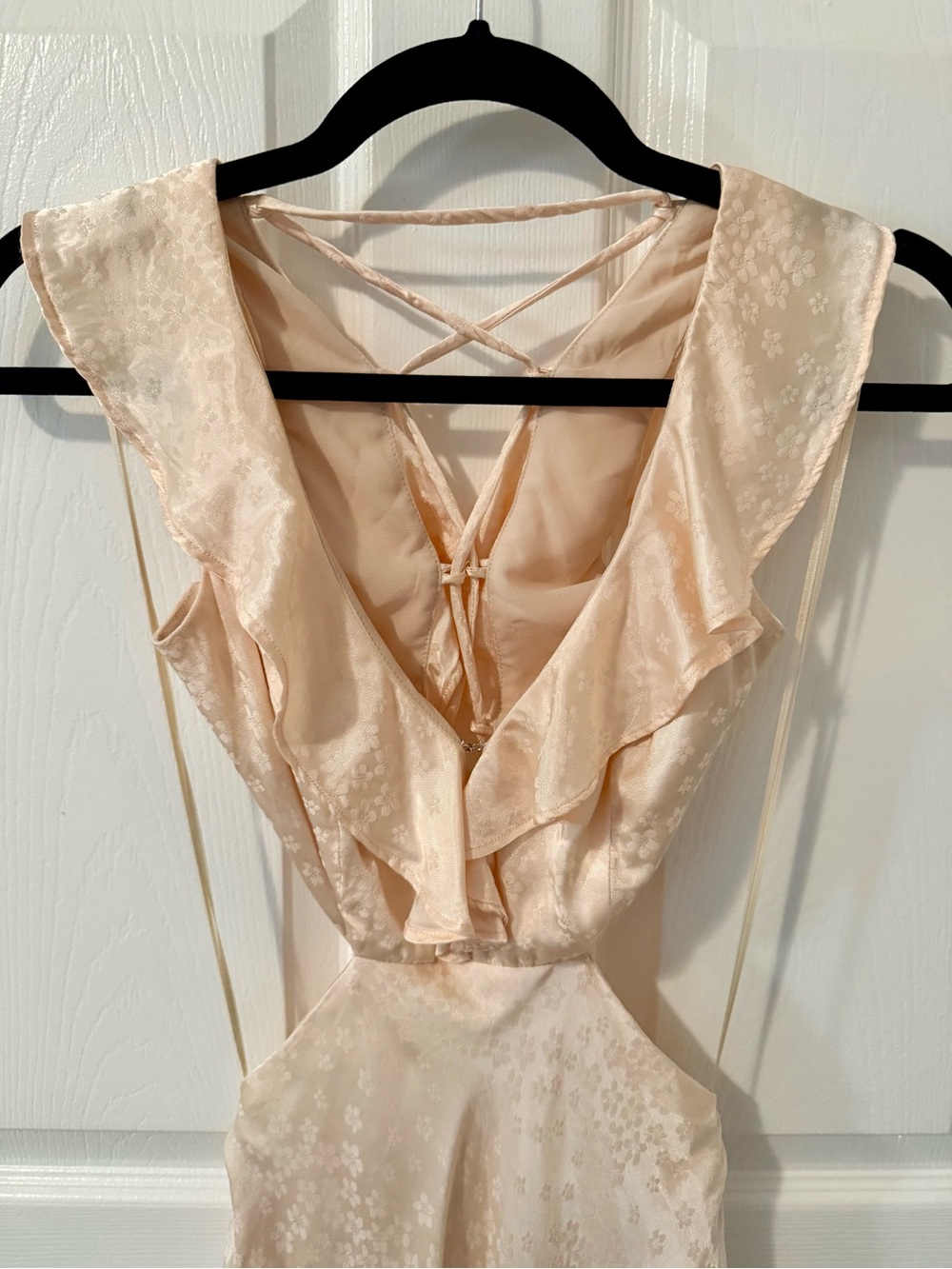 Astr Cream Lace-Up Backless Maxi Dress with Ruffle Shoulders Size XS - Picture 3 of 16